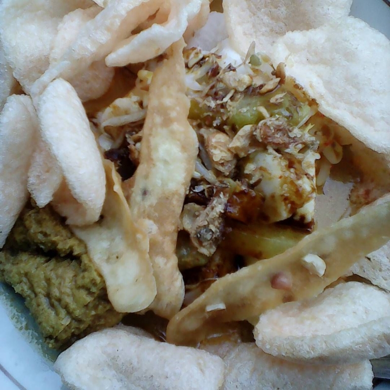 Deskripsi : Soto Bongko I Sumber Foto : @andriyggondri