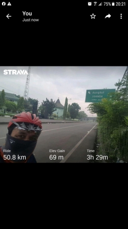 Jarak 50 km selama 3,5 jam ketika di Surabaya (dokpri) 