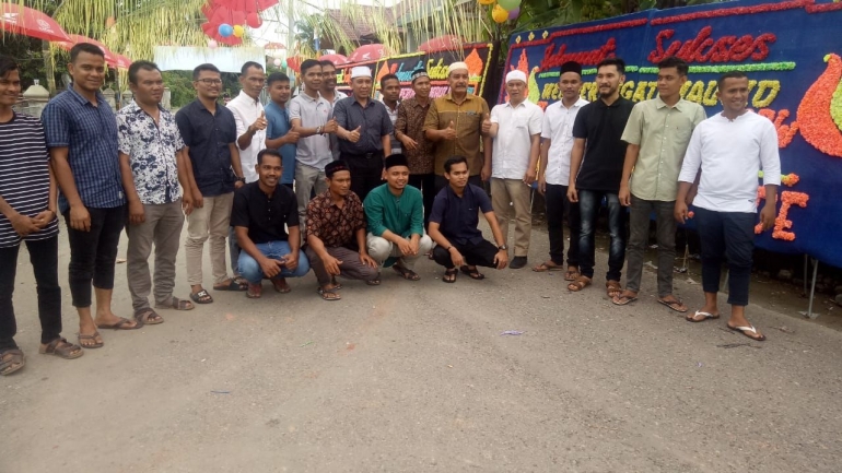 Kebersamaan dan kekeluargaan warga Gampong Blang Dalam Kecamatan Bandar Dua Pidie Jaya. Foto: WhatsApp Group Info Blang Dalam. (Helmi Abu Bakar) | dokpri