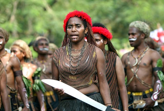 Ilustrasi orang Papua dalam Pawai Budaya Nusantara (Foto: Afriadi Hikmal/flickr)
