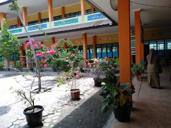 Penghijauan di sekolah (foto dok pri).