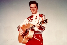 Elvis sang legenda (sumber gambar: Rolling Stone)