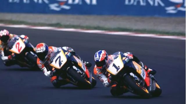 GP500 1997 ada Mick Doohan dan pembalap legenda lainnya di Sentul. Gambar: Speedweek via Bola.com