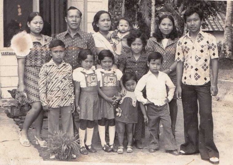 Keluarga alm. kakek dan nenekku dari pihak Mama - dokpri