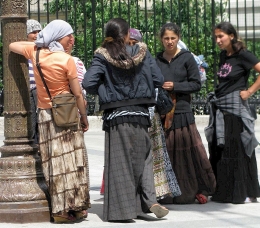 Wanita gypsy di Italia. Sumber: www.bella-toscana.com