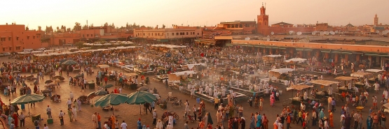 Jemma-el-Fna di Marrakech, Maroko yg selalu ramai. Sumber: Massimotelo/Luc Viatour/wikimedia