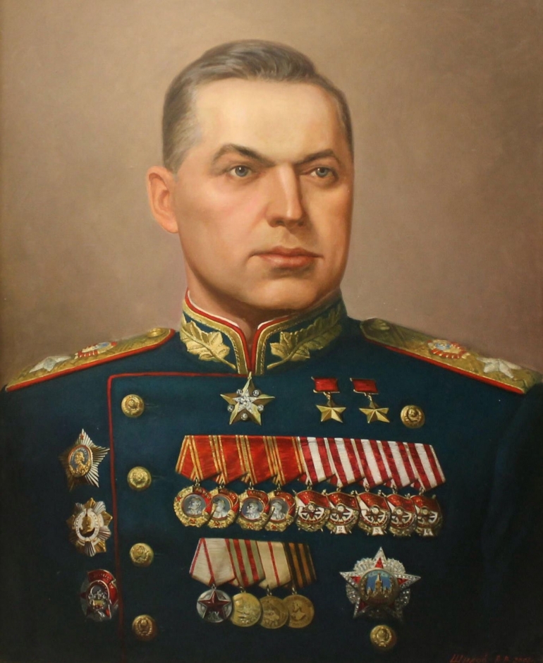 Marsekal Lapangan Uni Soviet, Konstantin Rokkosovsky Komandan Front Tengah.