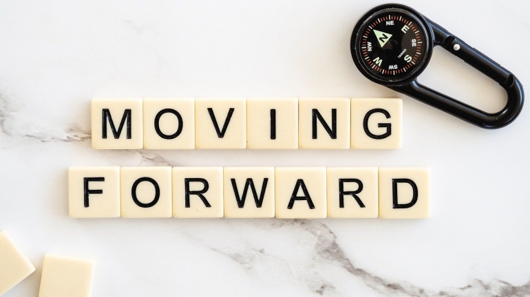 https://pixabay.com/photos/moving-forward-move-ahead-progress-4777506/