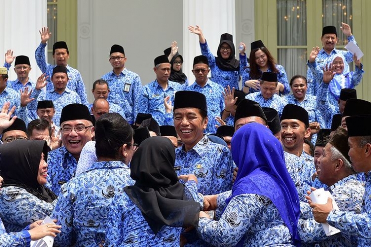 Jokowi telah menandatangani Peraturan Pemerintah (PP) Nomor 15 Tahun 2019 tentang Perubahan Kedelapan Belas atas Peraturan Pemerintah Nomor 7 Tahun 1977 tentang Peraturan Gaji Pegawai Negeri Sipil. (Dok Istimewa via kompas.com)