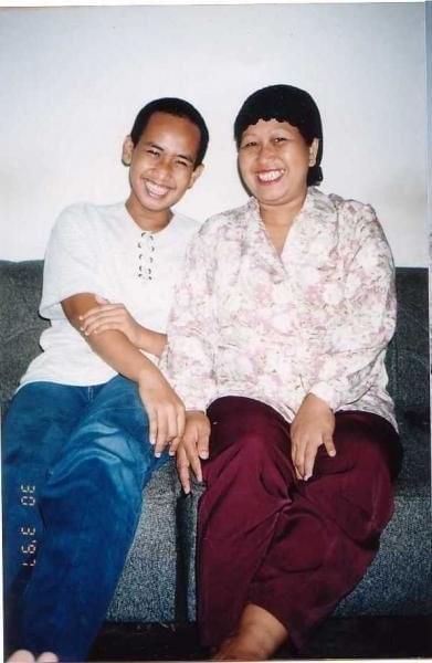 Foto bersama ibu saat SMA. | dokpri