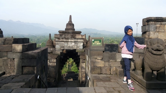 Pemandangan dari ketinggian Borobudur sangat indah (Dokpri)
