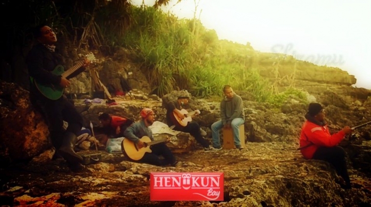 Heniikun Bay di videoklip Rung Wani Nembung. (Dok. Istimewa)