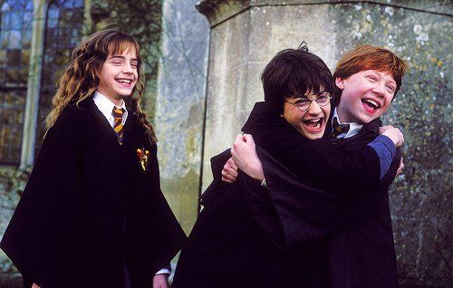 Hermione - Harry - Ron (Sumber: fandom.com/wiki/Golden_Trio)