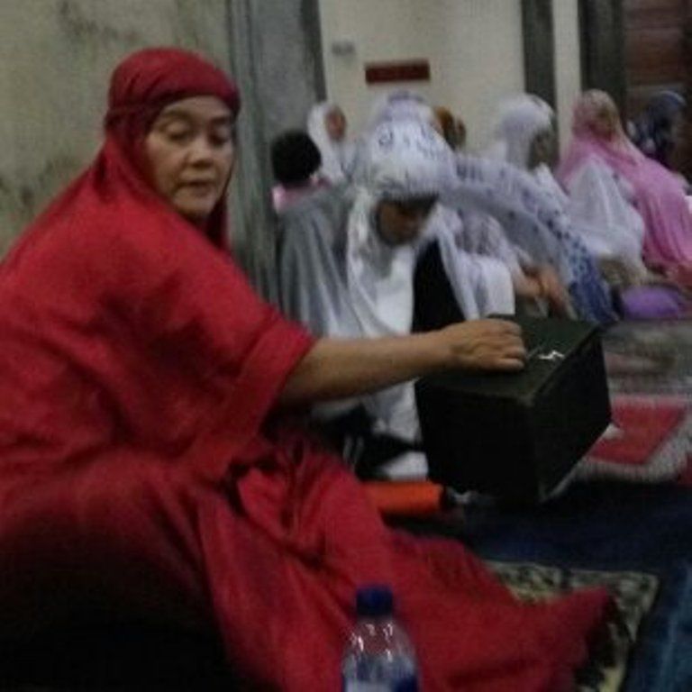 Berbagi bisa disalurkan melalui kotak amal ataupun saat sedang ada musibah (dok.windhu)