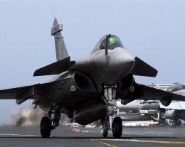 Deskripsi : Jet tempur Rafale I Sumber Foto : Wikimedia Commons/U.S. Navy photo by Mass Communication Specialist 1st Class Denny Cantrell