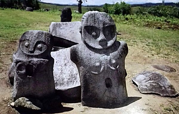 Patung megalitik di Lore Lindu (Sumber: Tapak Watu Mega Situs Kawasan Lore Lindu)