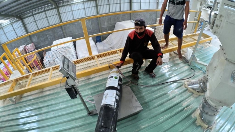 Liquid Phosphine Fumigation in Jambi, Indonesia in Rice Warehouse | dokpri