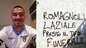 Alessio Romagnoli ber-selfie dengan seragam Lazio tak lama setelah ditransfer ke Milan dan langsung mendapat ancaman pembunuhan dari fans AS Roma. | foto: sslaziofans.it