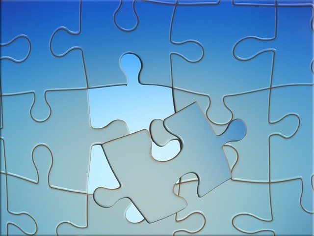 Sebuah luka yang digambarkan dengan lepasnya sebuah keping puzzle. Sumber gambar : Pixabay, karya Geralt