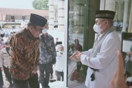 Menag RI saat memasuki Balee Beton Menyapa Abu MUDI dengan bahasa Aceh...https://www.facebook.com/helmi.allangkawi 