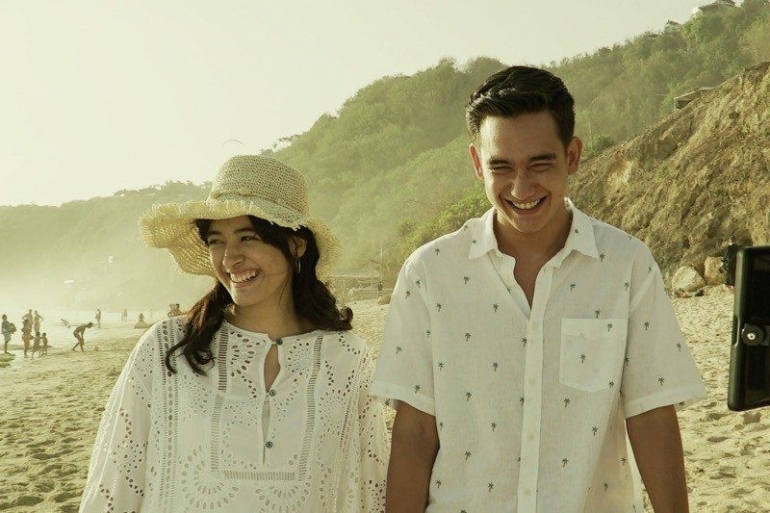 Ayudia dan Dito saat berada di pantai pulau Bali/tangkapan layar