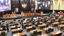 Aksi walk out seluruh anggota DPRD DKI Jakarta terjadi saat Fraksi PSI hendak menyampaikan pandangannya (jakarta.tribunnews.com)