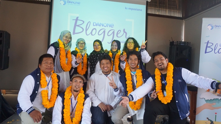 Ini para anggota Danone Blogger Academy 2019 yang akhirnya kemaren reunian di Danone Reunite 2020 bareng DBA 1,2 dan DVA. (Foto: Akbarmuhibar)