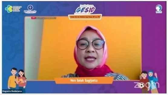 Ibu Vera Galuh sedang memberikan sambutan (dokpri)