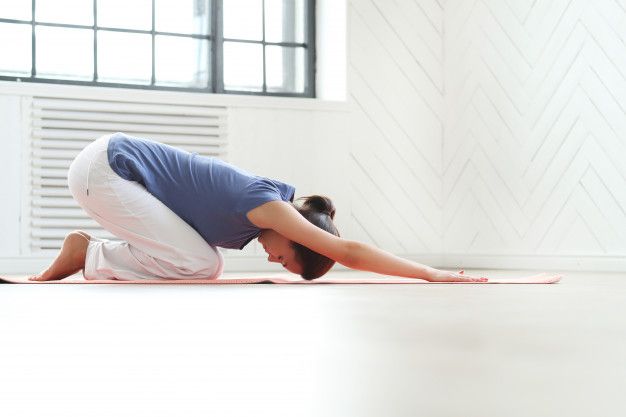 Child pose (dok.freepik.com)