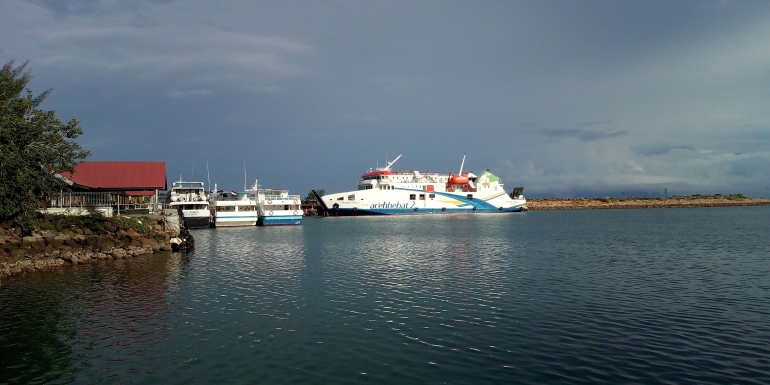 Kapal Ferry KMP Aceh Hebat 2, sandar di dermaga 3, pelabuhan Ulee Lheue Banda Aceh (doc pribadi/istimewa)