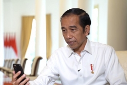 Presiden Jokowi menyampaikan bahwa vaksin gratis bagi seluruh masyarakat Indonesia (kompas.com)