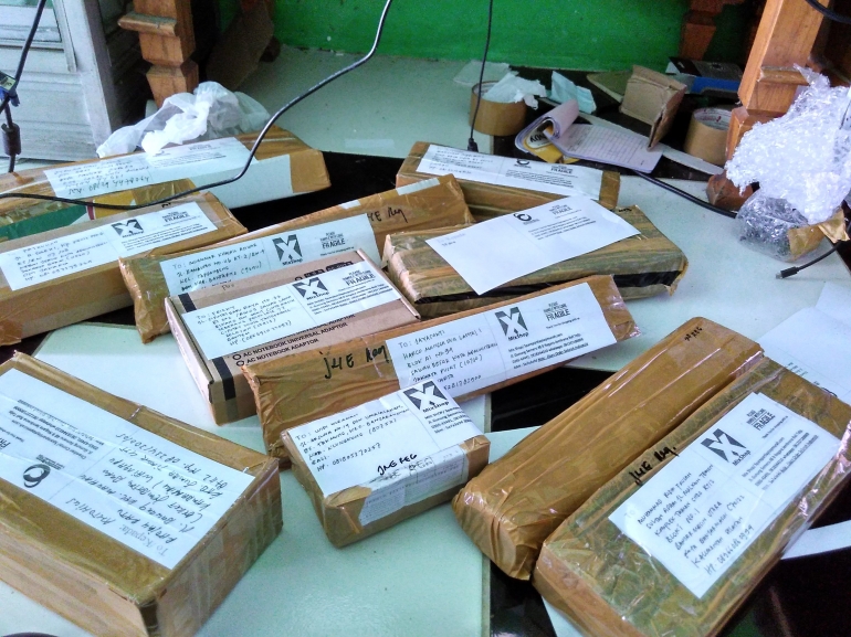 Gambar packing barang yang siap dikirim menggunakan jasa JNE (Dokpri)