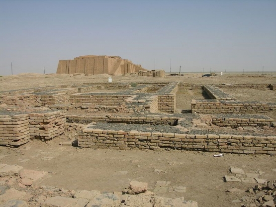Reruntuhan Ur Kasdim : Foto oleh M.Lubinski from Iraq,USA. - Flickr via Wikipedia Commons