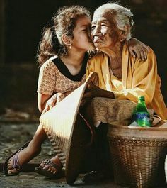 Ilustrasi foto nenek dan cucunya (Sumber i.pinimg.com)