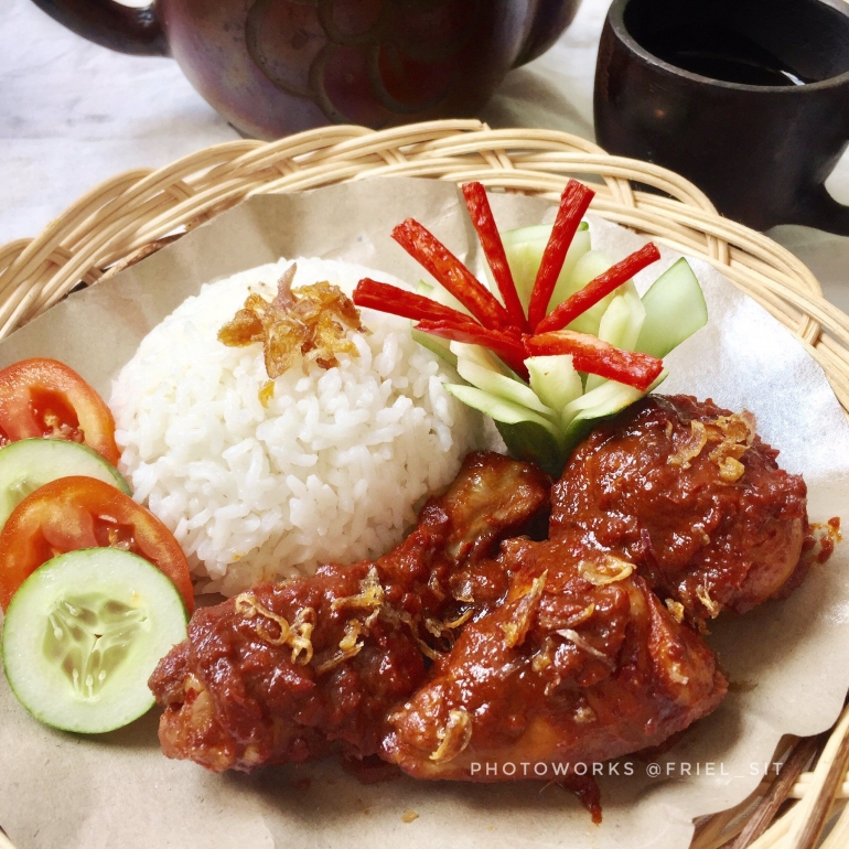 Nasi, Ayam dan Hintalu Masak Habang @FRIEL_SIT, via instagram