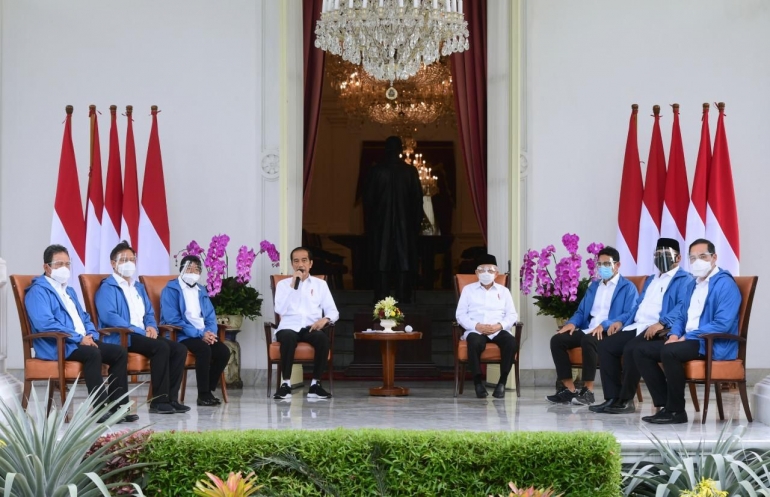 Presiden Jokowi dan calon menteri baru (Sumber: twitter.com/jokowi)