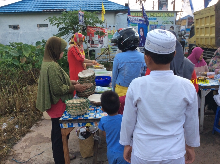 Antrian Makan Gratis,