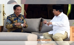 Prabowo Subianto (kanan) menemui Joko Widodo (kiri) di Istana Merdeka, Jakarta, Kamis (17/11/2016), Sumber: Tagar.id