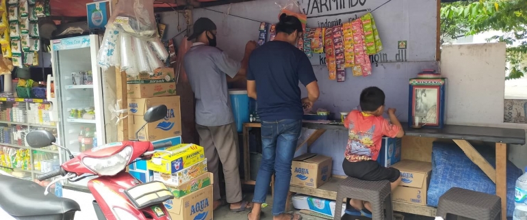 Warmindo Kaki lima yang banyak ditemui di sekitar Jakarta Barat (dokpri)