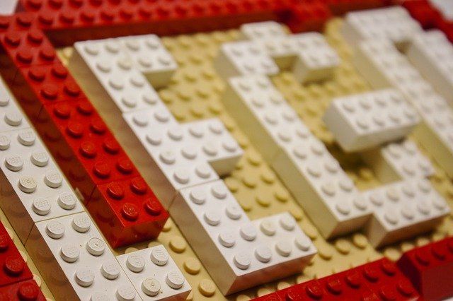 Lego merupakan permainan utak-atik yang mengasyikkan. Sumber Gambar: Pixabay.