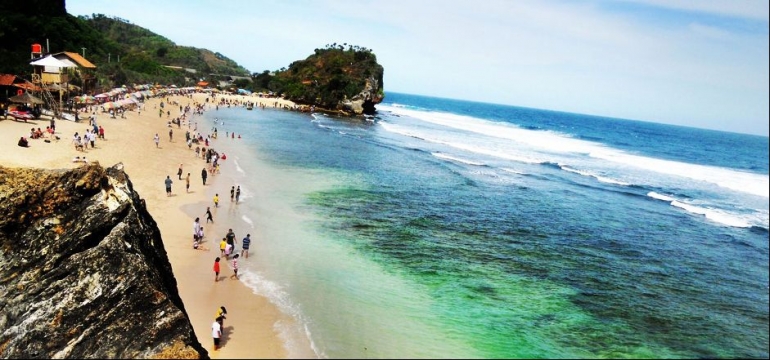 Keindahan Salah Satu Pantai di Gunungkidul, Yogyakarta