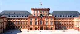Universitas Mannheim Schloss - foto: Stefanie Eichler/commons.wikimedia.org