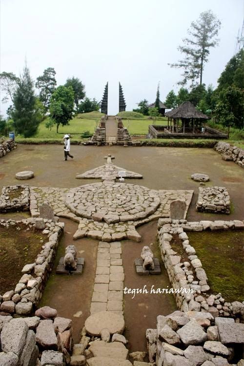 Susunan batu yang beragam makna di Teras Kedua Candi Cetho, Karanganyar, Jawa Tengah|Dokumentasi pribadi