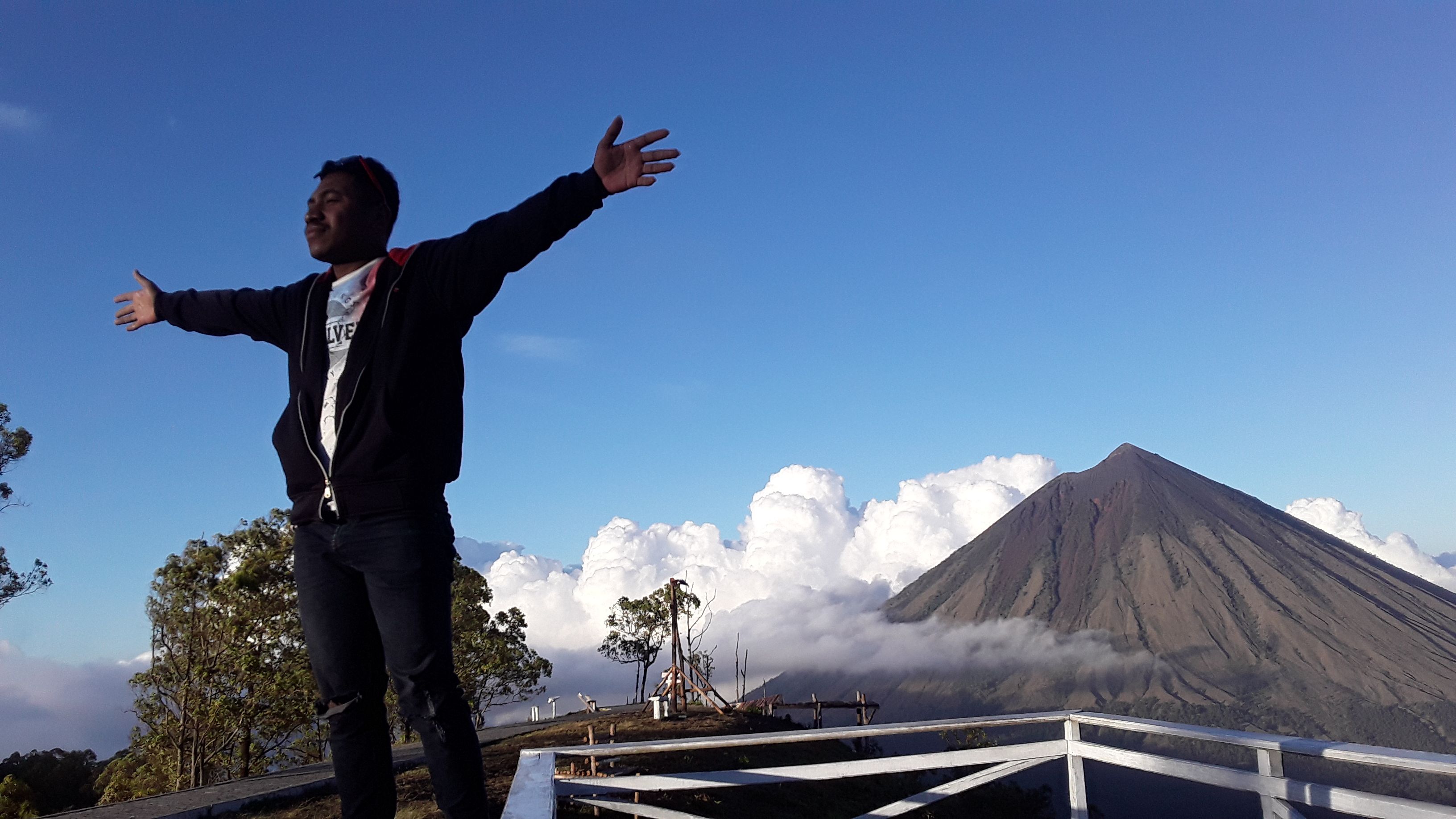 (Puncak Wolobobo. Dokumen Pribadi, 2018)