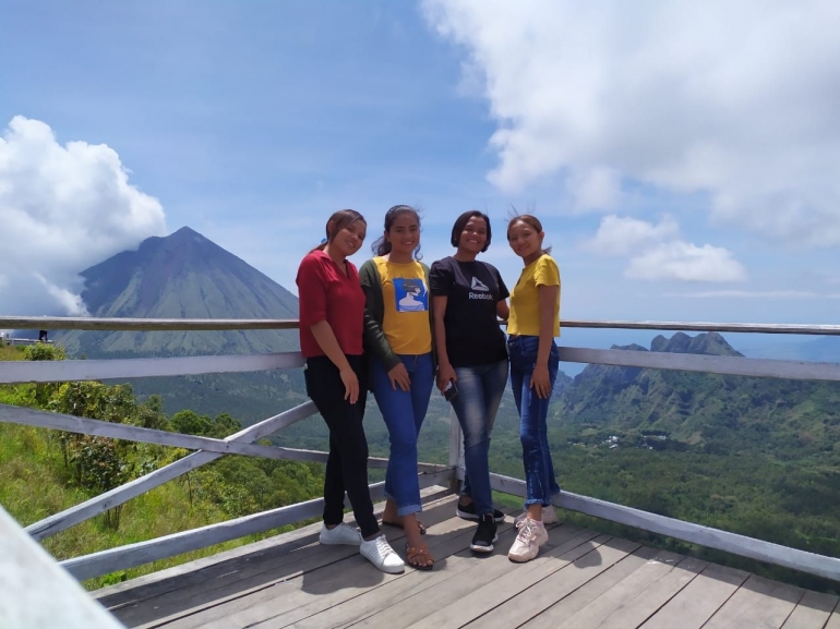 (Salah satu spot foto di Puncak Wolobobo. Dokpri, 2020)