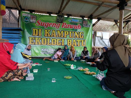 Kegiatan pelatihan bersama ibu-ibu PKK RW 06, Sabtu (26/12/2020).