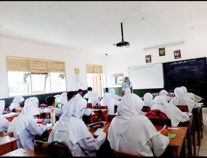 Pembelajaran tatap muka di sekolah (foto dokumentasi pribadi)