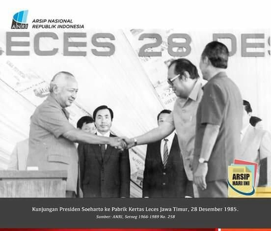 Kunjungan Presiden Soeharto ke pabrik kertas Leces pada 28 Desember 1985 (Foto: Arsip Nasional Republik Indonesia)