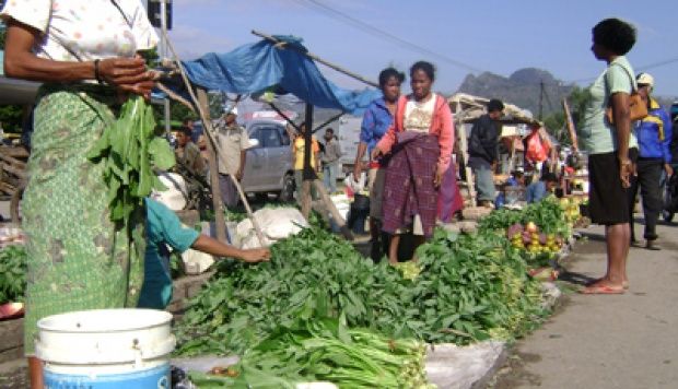Suasana pasar bebas perbatsan RI-Timor Leste. Sumber;Batasnegeri.com;