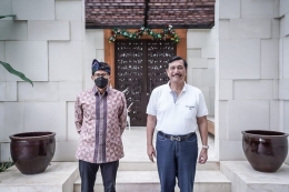 Menteri Parekraf Sandiaga Uno dan Menko Marves Luhut Binsar Pandjaitan melakukan pertemuan di Bali, Minggu (27/12/2020) | Foto: Humas Kemenparekraf via KOMPAS.com